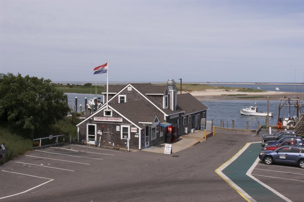 Old Harbor Inn Chatham Exterior photo